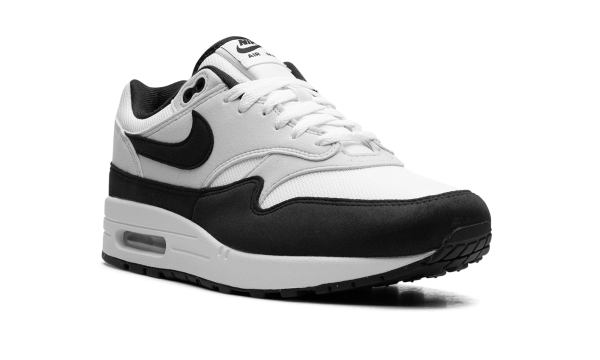 max 1 white black e4phn Gearsnkrs