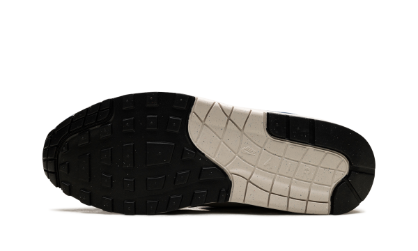 max 1 white bnzbr Gearsnkrs