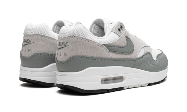 max 1 white mica green hlc0i Gearsnkrs