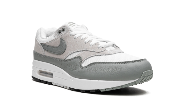 max 1 white mica green Gearsnkrs