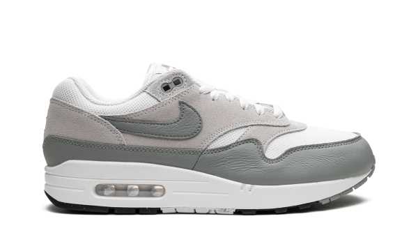 max 1 white mica green puivm Gearsnkrs