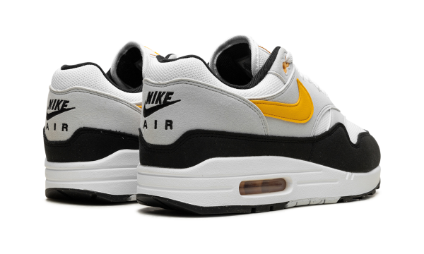 max 1 white university gold black gtqgj Gearsnkrs